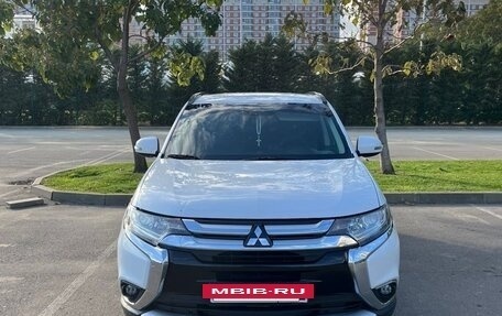 Mitsubishi Outlander III рестайлинг 3, 2016 год, 1 800 000 рублей, 3 фотография