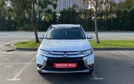 Mitsubishi Outlander III рестайлинг 3, 2016 год, 1 800 000 рублей, 4 фотография