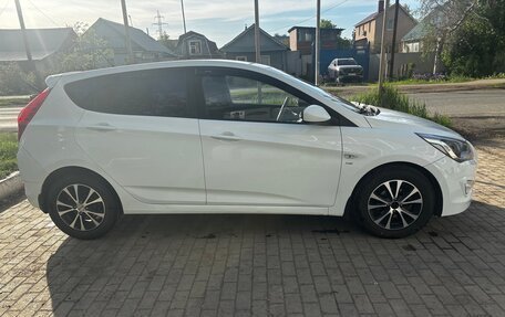 Hyundai Solaris II рестайлинг, 2014 год, 900 000 рублей, 2 фотография