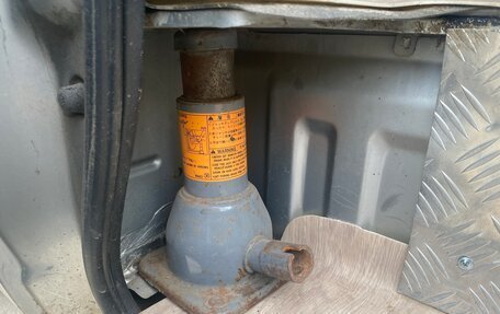 Nissan Caravan IV, 2003 год, 800 000 рублей, 13 фотография
