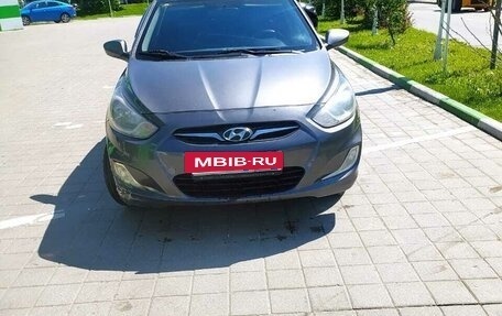 Hyundai Solaris II рестайлинг, 2012 год, 430 000 рублей, 5 фотография