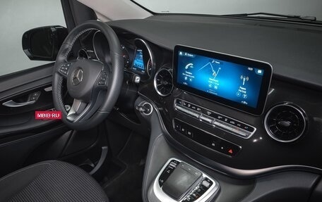 Mercedes-Benz V-Класс, 2023 год, 25 000 000 рублей, 32 фотография