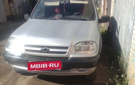Chevrolet Niva I рестайлинг, 2004 год, 333 000 рублей, 2 фотография