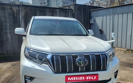 Toyota Land Cruiser Prado 150 рестайлинг 2, 2018 год, 4 400 000 рублей, 2 фотография