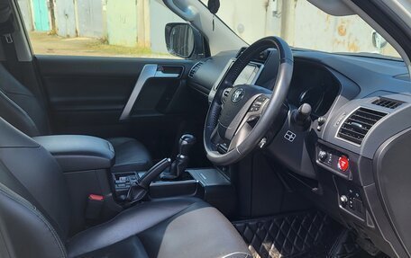 Toyota Land Cruiser Prado 150 рестайлинг 2, 2018 год, 4 400 000 рублей, 12 фотография