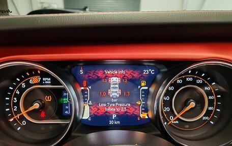 Jeep Wrangler, 2023 год, 7 800 000 рублей, 13 фотография