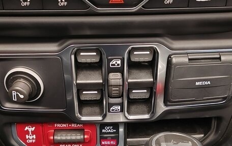 Jeep Wrangler, 2023 год, 7 800 000 рублей, 15 фотография