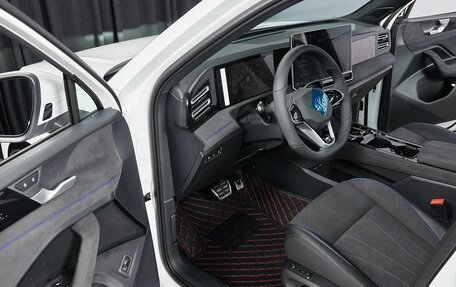 Volkswagen Tiguan, 2024 год, 5 600 000 рублей, 15 фотография