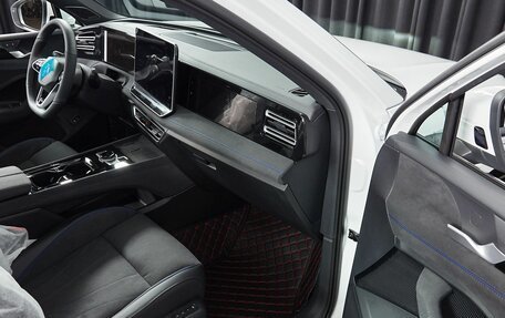 Volkswagen Tiguan, 2024 год, 5 600 000 рублей, 25 фотография