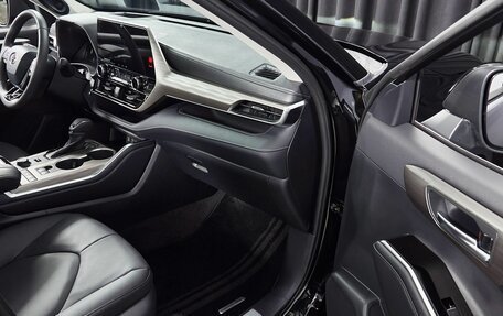 Toyota Highlander, 2024 год, 6 389 000 рублей, 9 фотография