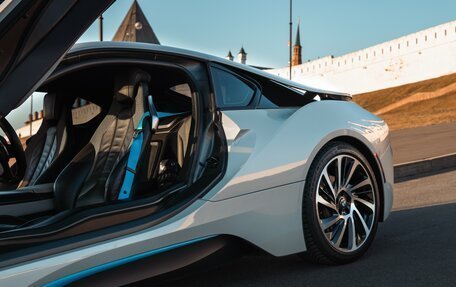 BMW i8 I рестайлинг, 2015 год, 5 750 000 рублей, 3 фотография