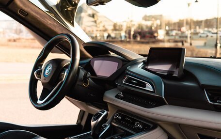 BMW i8 I рестайлинг, 2015 год, 5 750 000 рублей, 12 фотография