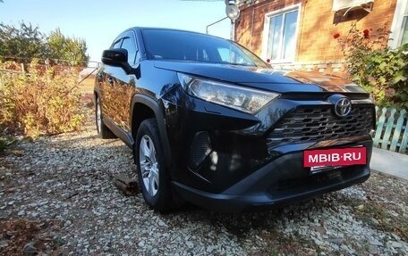 Toyota RAV4, 2020 год, 2 750 000 рублей, 3 фотография
