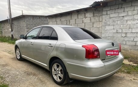 Toyota Avensis III рестайлинг, 2004 год, 690 000 рублей, 2 фотография