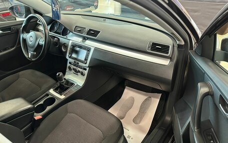 Volkswagen Passat B7, 2011 год, 1 099 000 рублей, 12 фотография