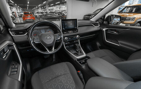Toyota RAV4, 2020 год, 2 990 000 рублей, 10 фотография