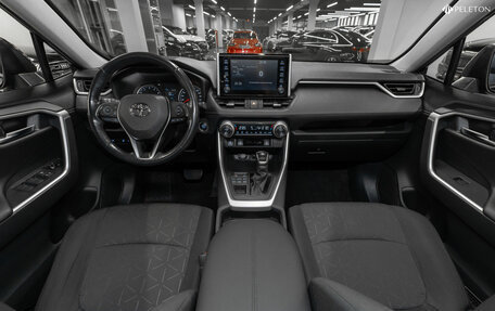 Toyota RAV4, 2020 год, 2 990 000 рублей, 11 фотография
