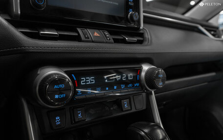 Toyota RAV4, 2020 год, 2 990 000 рублей, 21 фотография