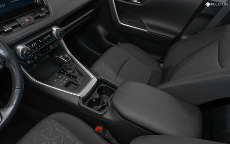 Toyota RAV4, 2020 год, 2 990 000 рублей, 19 фотография