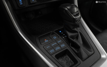 Toyota RAV4, 2020 год, 2 990 000 рублей, 20 фотография