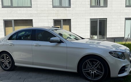Mercedes-Benz E-Класс, 2017 год, 3 500 000 рублей, 4 фотография
