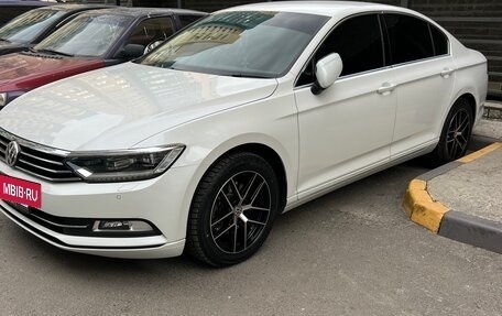 Volkswagen Passat B8 рестайлинг, 2015 год, 1 590 000 рублей, 16 фотография