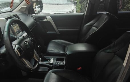 Toyota Land Cruiser Prado 150 рестайлинг 2, 2010 год, 2 800 000 рублей, 12 фотография