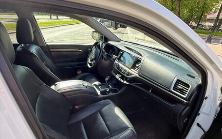 Toyota Highlander III, 2015 год, 3 100 000 рублей, 6 фотография
