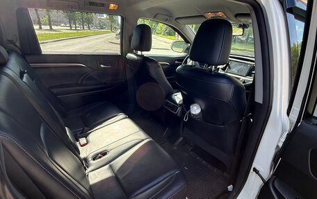Toyota Highlander III, 2015 год, 3 100 000 рублей, 8 фотография