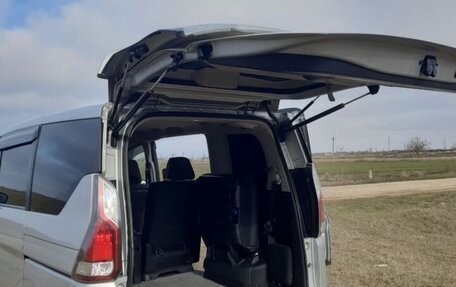 Nissan Serena IV, 2018 год, 1 750 000 рублей, 9 фотография
