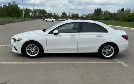 Mercedes-Benz A-Класс, 2019 год, 2 500 000 рублей, 3 фотография
