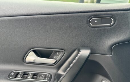 Mercedes-Benz A-Класс, 2019 год, 2 500 000 рублей, 14 фотография