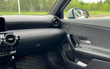 Mercedes-Benz A-Класс, 2019 год, 2 500 000 рублей, 15 фотография