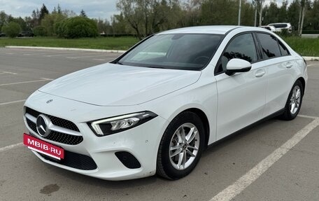 Mercedes-Benz A-Класс, 2019 год, 2 500 000 рублей, 2 фотография