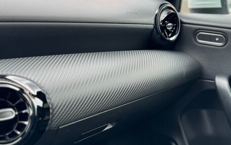 Mercedes-Benz A-Класс, 2019 год, 2 500 000 рублей, 24 фотография