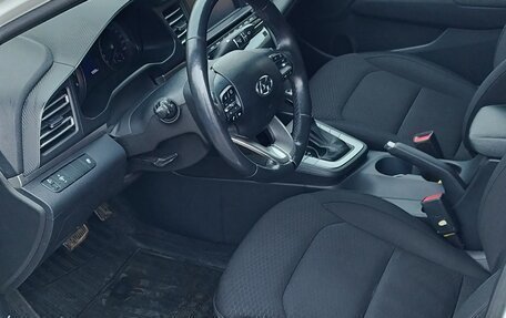 Hyundai Elantra VI рестайлинг, 2019 год, 1 300 000 рублей, 3 фотография