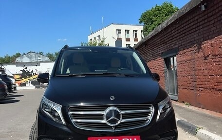 Mercedes-Benz V-Класс, 2018 год, 6 500 000 рублей, 2 фотография