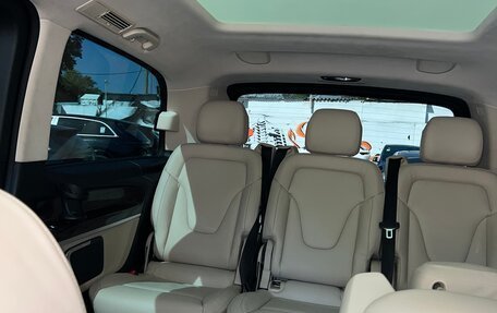Mercedes-Benz V-Класс, 2018 год, 6 500 000 рублей, 28 фотография