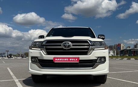 Toyota Land Cruiser 200, 2018 год, 6 400 000 рублей, 3 фотография