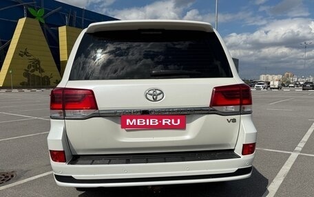 Toyota Land Cruiser 200, 2018 год, 6 400 000 рублей, 4 фотография