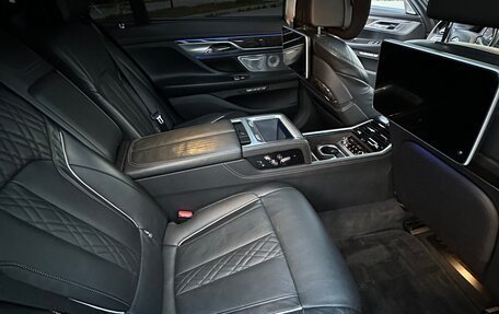 BMW 7 серия, 2015 год, 3 070 000 рублей, 9 фотография