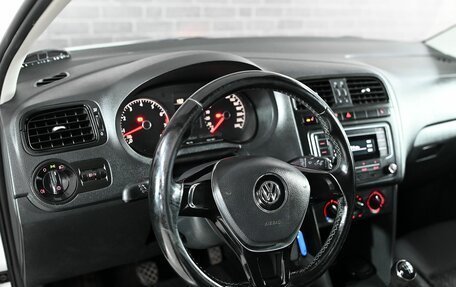 Volkswagen Polo VI (EU Market), 2017 год, 900 000 рублей, 11 фотография