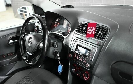 Volkswagen Polo VI (EU Market), 2017 год, 900 000 рублей, 13 фотография
