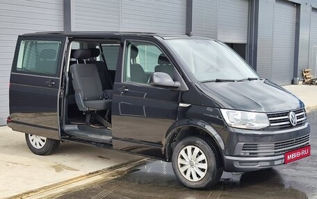 Volkswagen Caravelle T6 рестайлинг, 2019 год, 3 790 000 рублей, 1 фотография