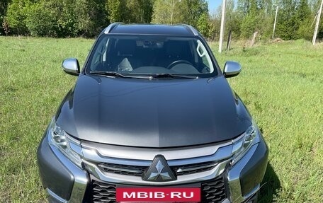 Mitsubishi Pajero Sport III рестайлинг, 2019 год, 2 380 000 рублей, 2 фотография