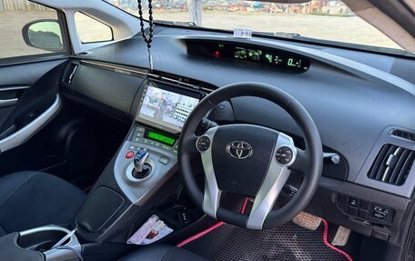 Toyota Prius, 2015 год, 1 320 000 рублей, 12 фотография