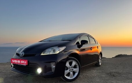 Toyota Prius, 2015 год, 1 320 000 рублей, 3 фотография