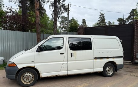 Toyota HiAce, 2002 год, 530 000 рублей, 3 фотография