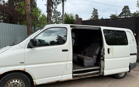 Toyota HiAce, 2002 год, 530 000 рублей, 10 фотография