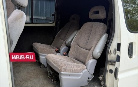 Toyota HiAce, 2002 год, 530 000 рублей, 12 фотография